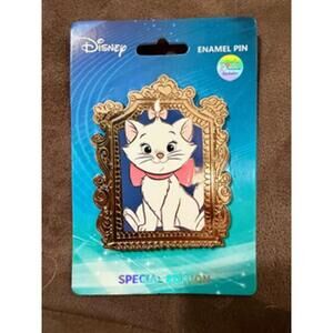 PALM Marie Gold Frame Portrait Aristocats Jumbo LE 300 Disney Pin